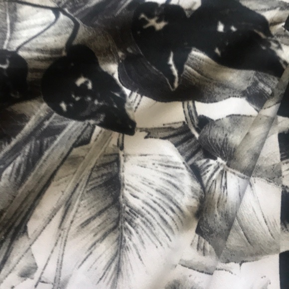 Sioni Black and White Floral Dress Shirt Size M - Picture 2 of 3